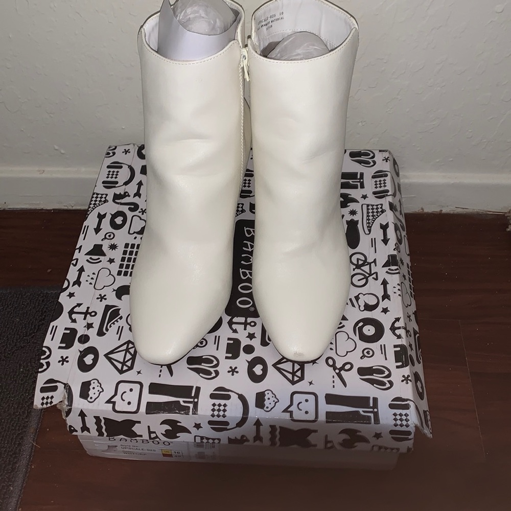 Bamboo White Ankle Boots Sz 10
